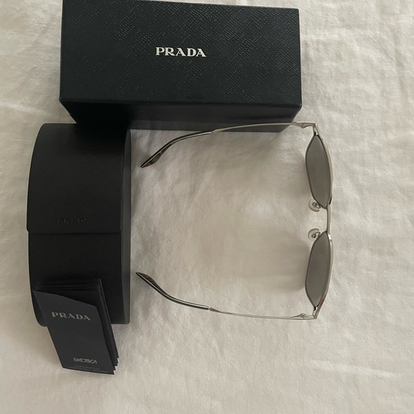 Prada sunglasses - Picture 4 of 4